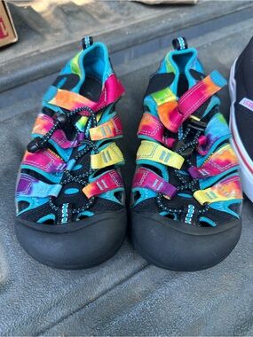 KEEN rainbow water sandles, like new. Barely worn. Big kids size 2.